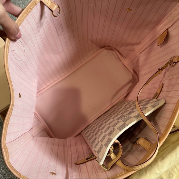 Louis Vuitton Gray and Tan Shoulder Bag with Signature Design - Picture 4 of 9